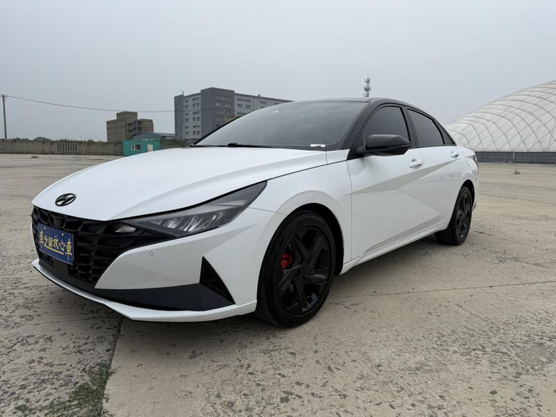 Hyundai Elantra - фото 0