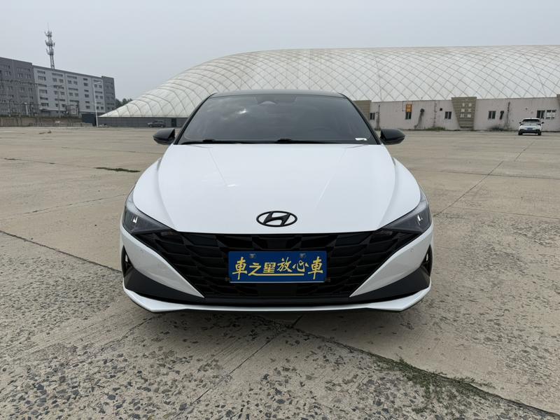 Hyundai Elantra - фото 1