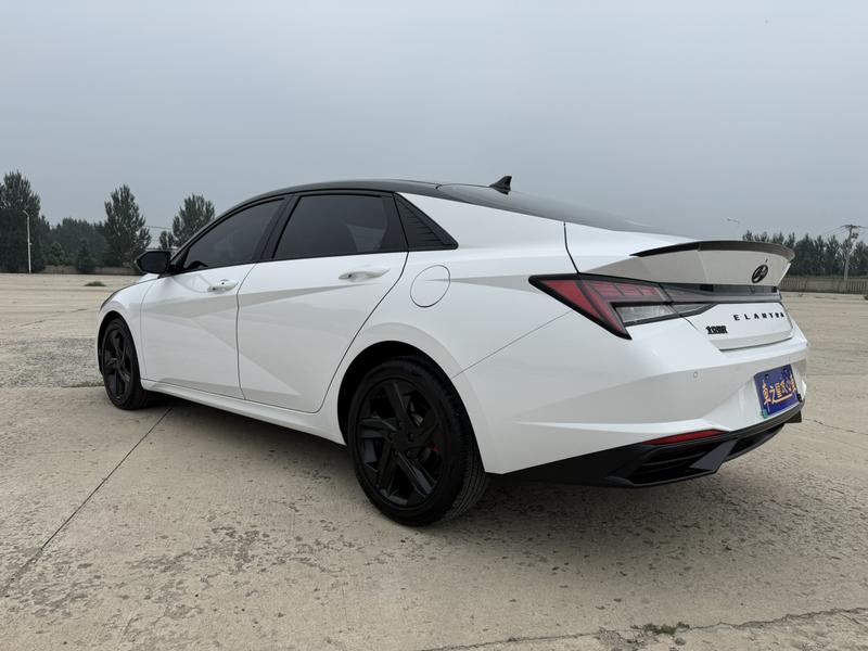 Hyundai Elantra - фото 3