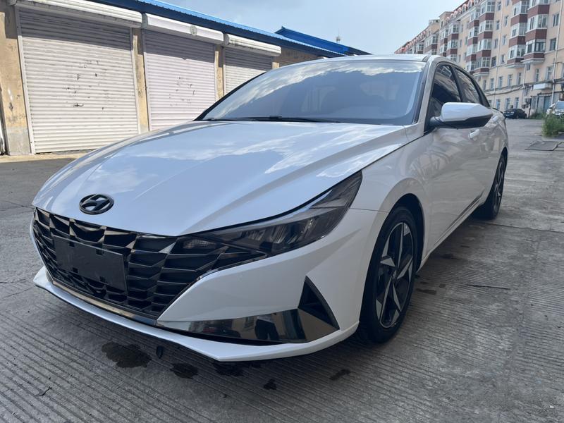 Hyundai Elantra - фото 0
