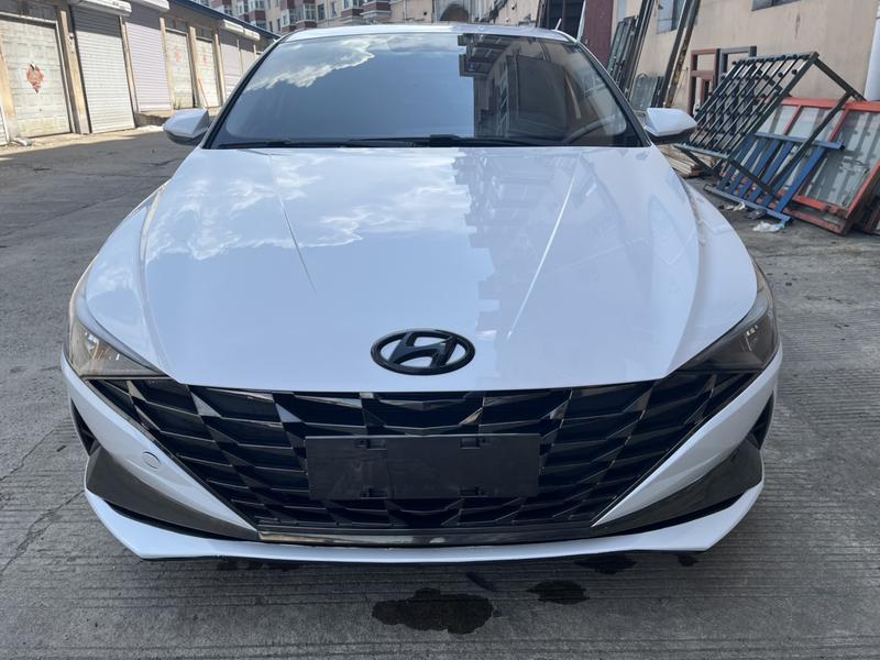 Hyundai Elantra - фото 1