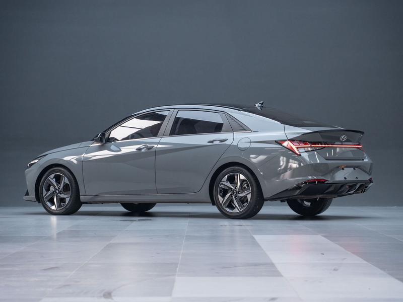 Hyundai Elantra - фото 4