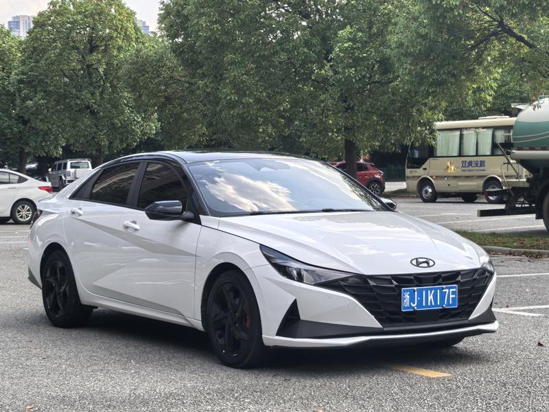 Hyundai Elantra - фото 2
