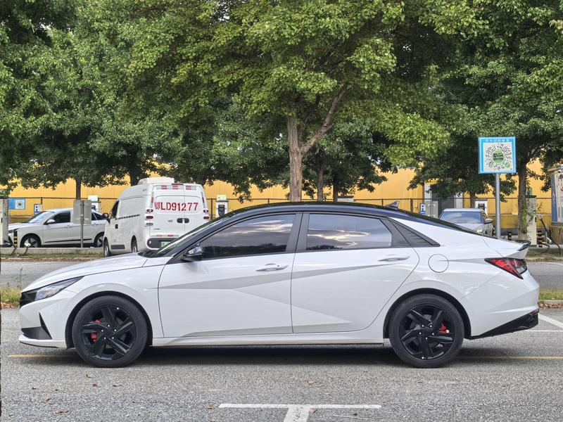 Hyundai Elantra - фото 3