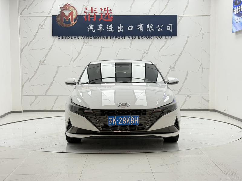Hyundai Elantra - фото 1