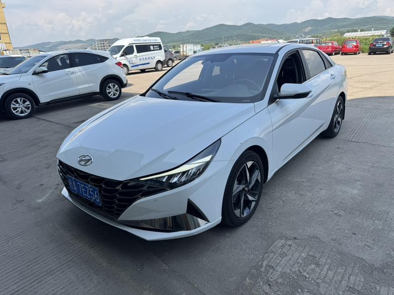 Hyundai Elantra - фото 0