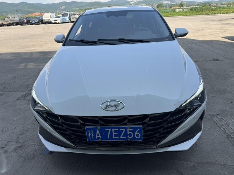 Hyundai Elantra - фото 1