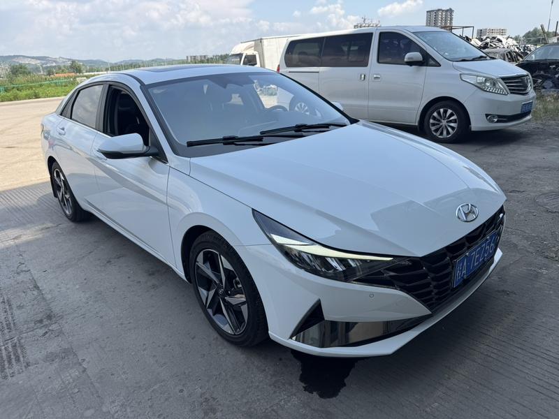 Hyundai Elantra - фото 2