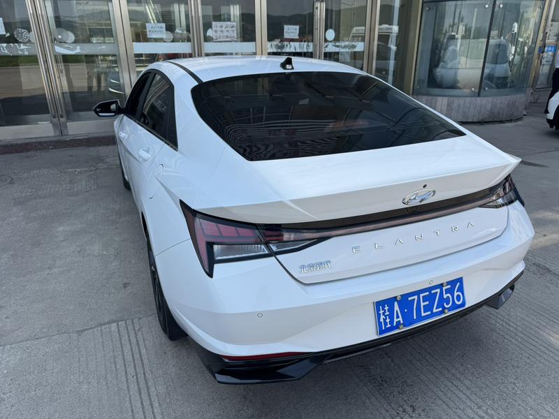 Hyundai Elantra - фото 3