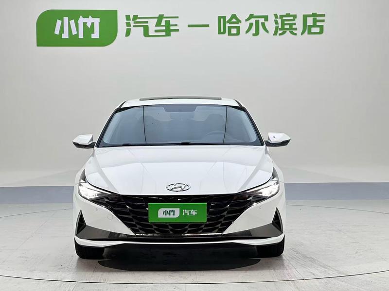 Hyundai Elantra - фото 1