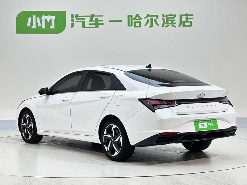 Hyundai Elantra - фото 3