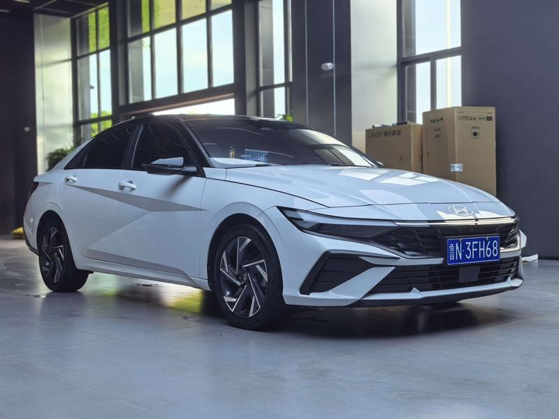 Hyundai Elantra - фото 2