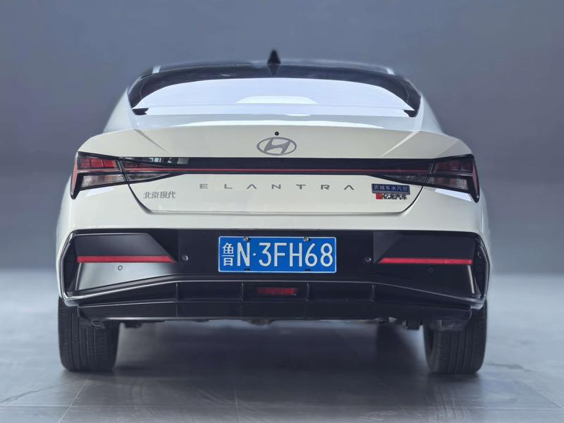 Hyundai Elantra - фото 4