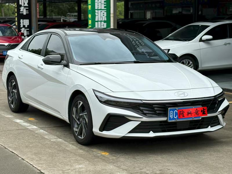Hyundai Elantra - фото 2