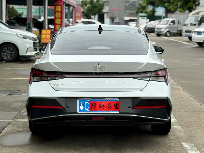 Hyundai Elantra - фото 4