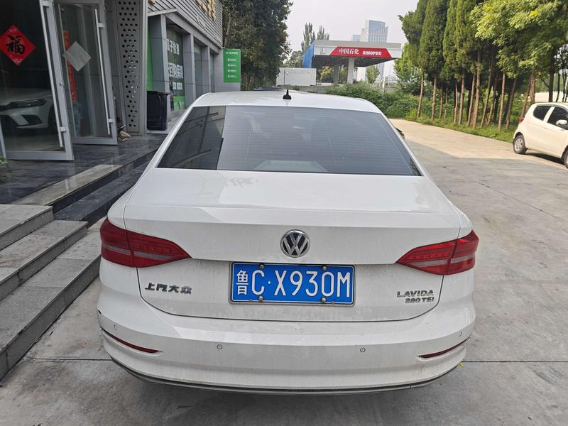 Volkswagen Lavida - фото 2