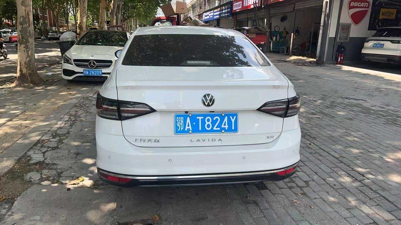 Volkswagen Lavida - фото 2
