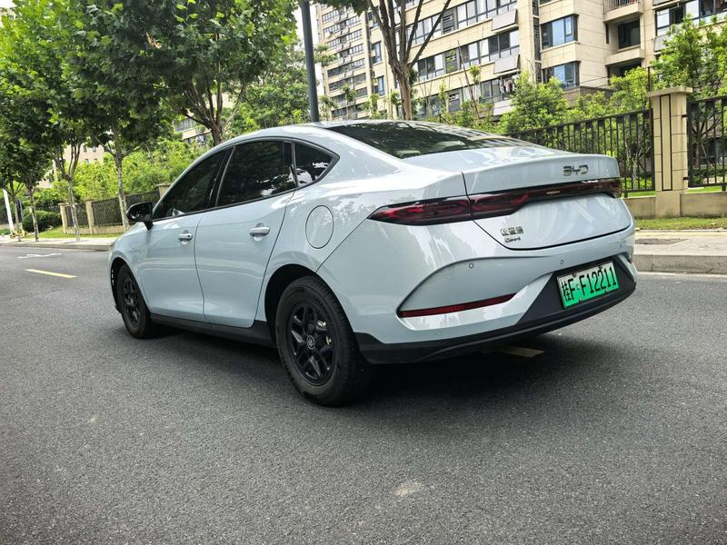 BYD Qin PLUS DM-i - фото 3