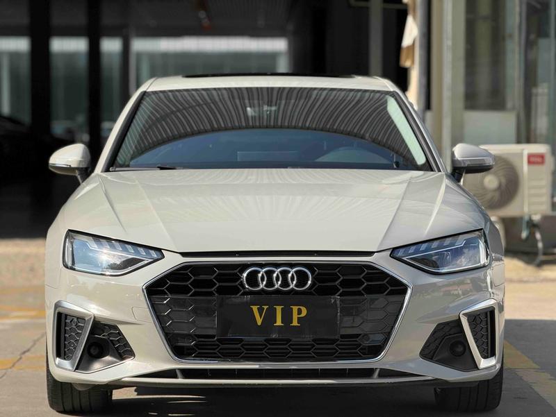 Audi A4L - фото 1