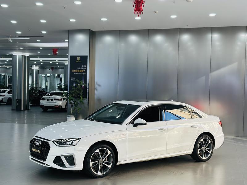 Audi A4L - фото 0