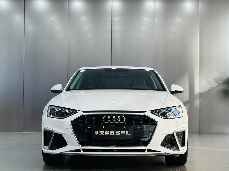 Audi A4L - фото 1