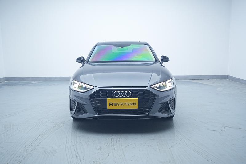 Audi A4L - фото 1