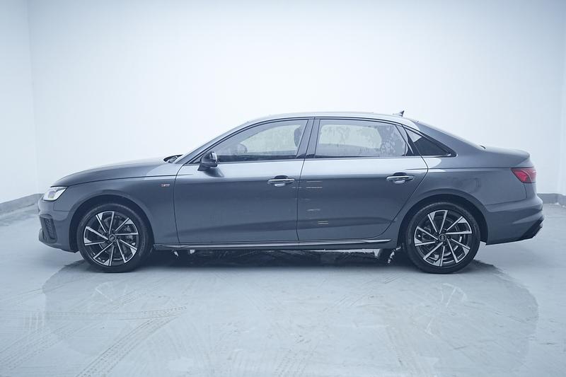 Audi A4L - фото 3