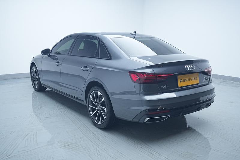 Audi A4L - фото 4