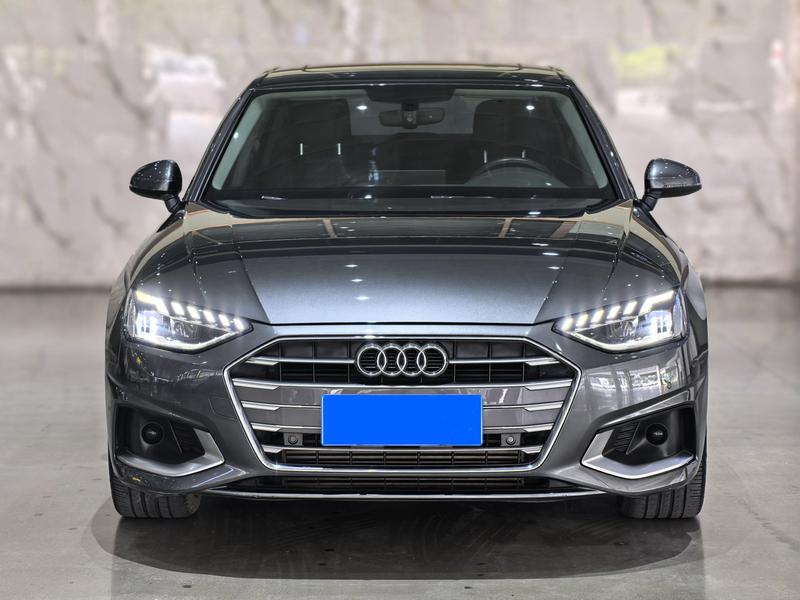Audi A4L - фото 1