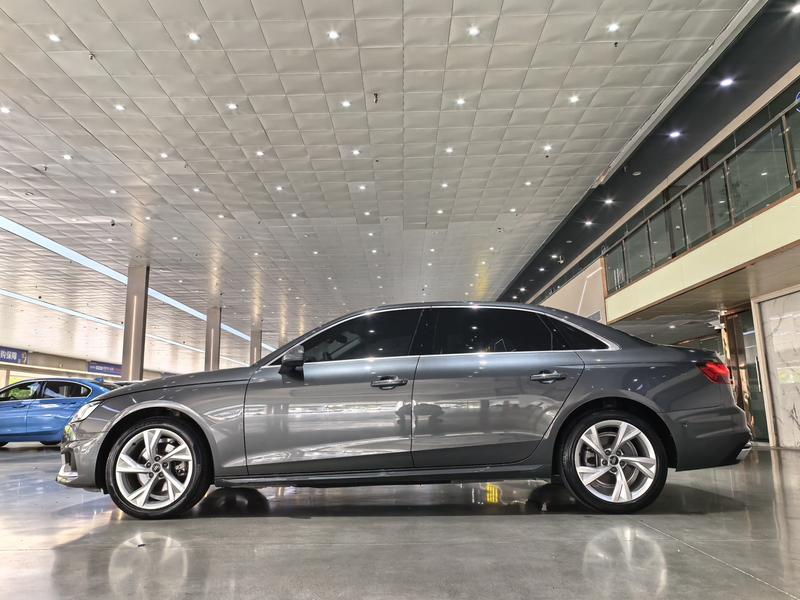 Audi A4L - фото 3
