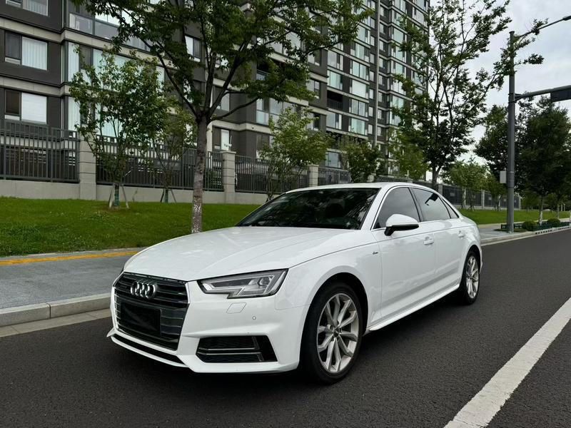 Audi A4L - фото 0