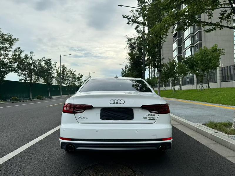 Audi A4L - фото 4