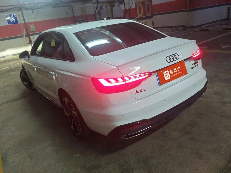 Audi A4L - фото 2