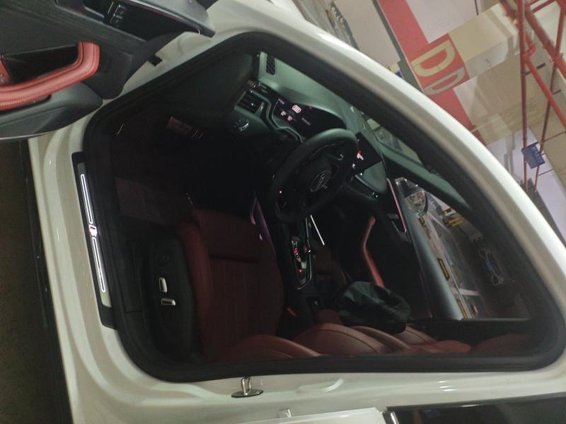 Audi A4L - фото 4