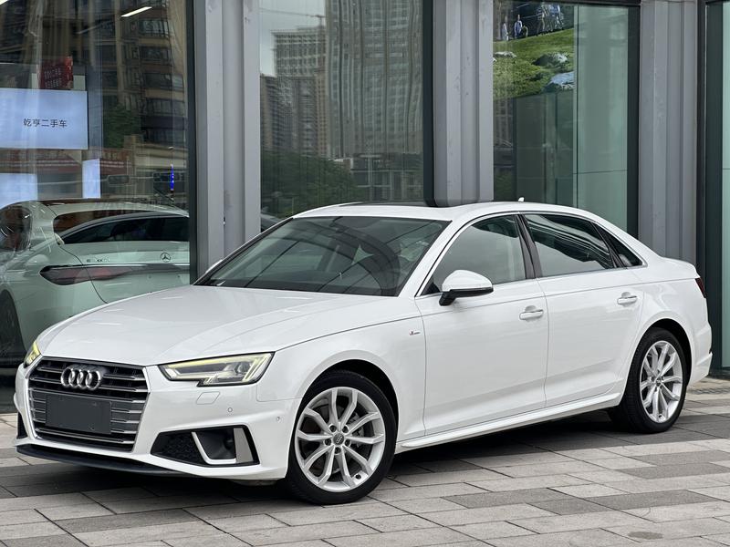 Audi A4L - фото 0