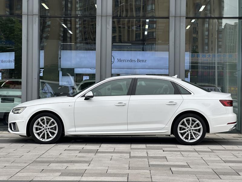 Audi A4L - фото 2