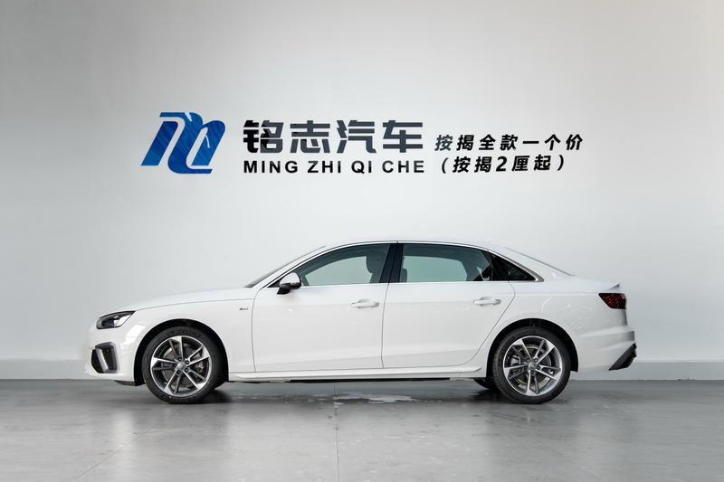Audi A4L - фото 3