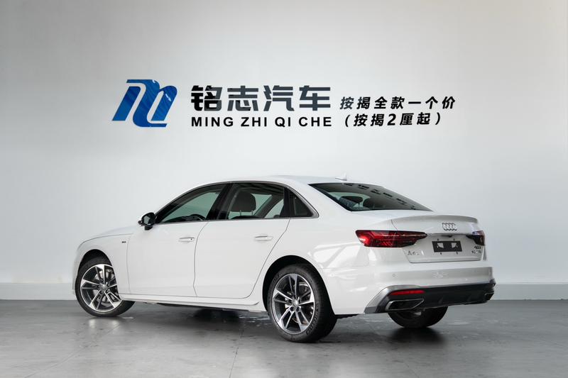 Audi A4L - фото 4