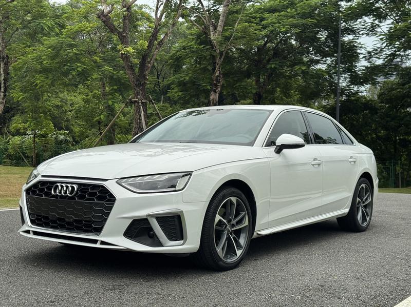 Audi A4L - фото 0