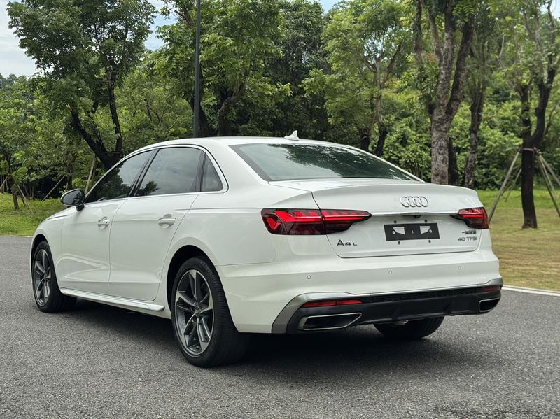 Audi A4L - фото 3