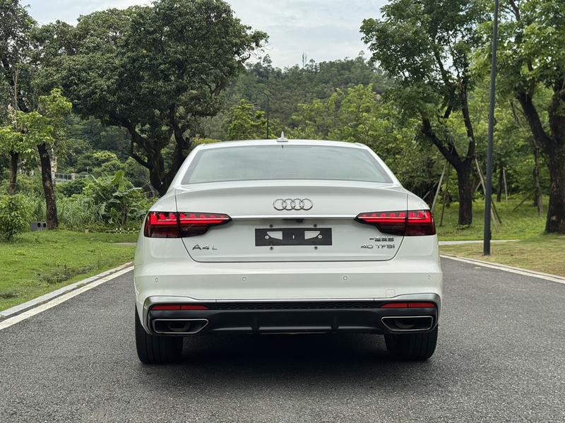 Audi A4L - фото 4