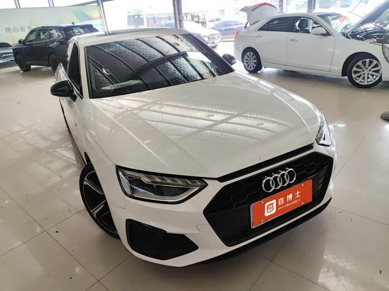 Audi A4L - фото 1