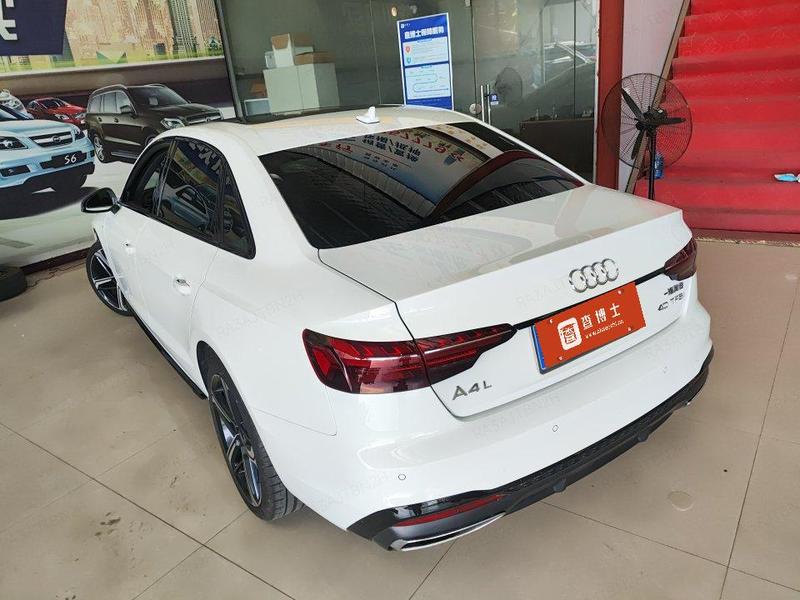 Audi A4L - фото 2