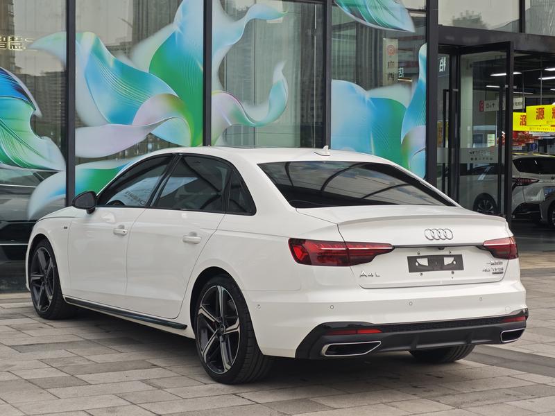Audi A4L - фото 4
