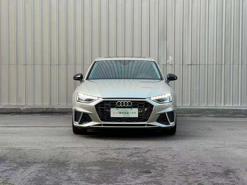 Audi A4L - фото 1
