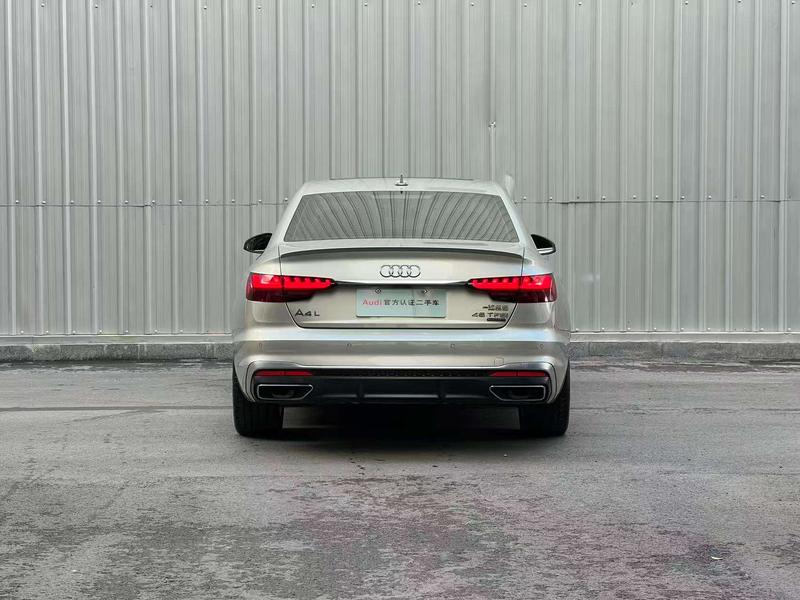 Audi A4L - фото 2