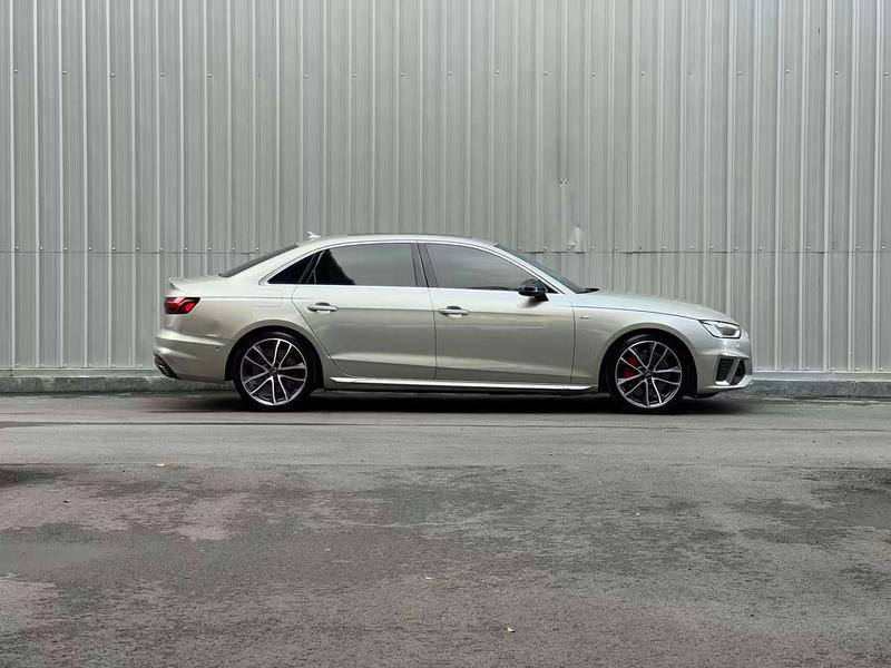 Audi A4L - фото 4