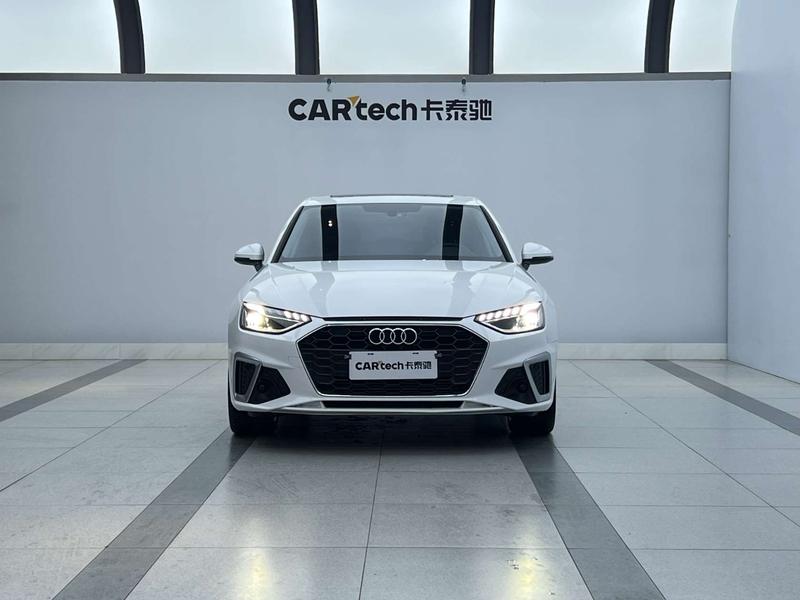Audi A4L - фото 1