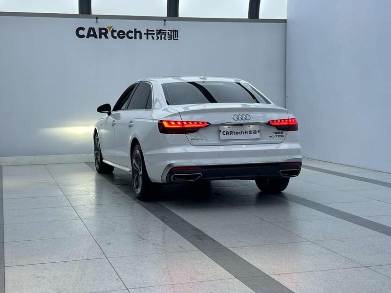 Audi A4L - фото 2