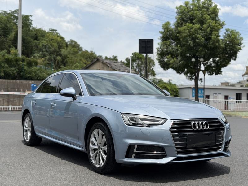 Audi A4L - фото 2
